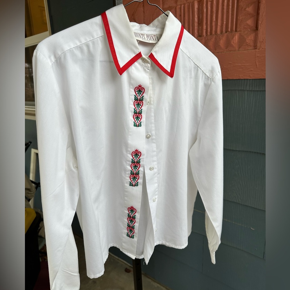Vintage 1980’s Christmas Embroidered Women Petite Sz 6P White Shirt, Hunts Point
